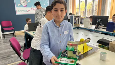 BBC Nine-year-old Slavik shows his invention